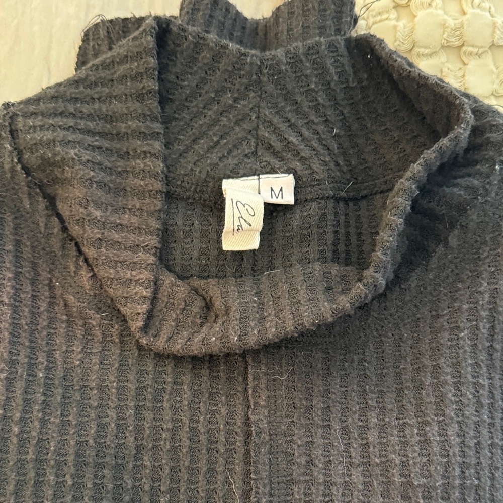 Chic Charcoal Textured Knit Top - Picture 6 of 6